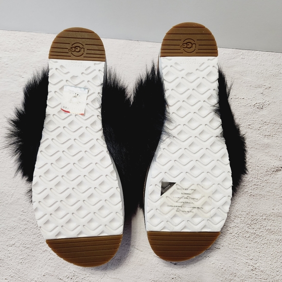 UGG Sandals - Picture 5 of 7